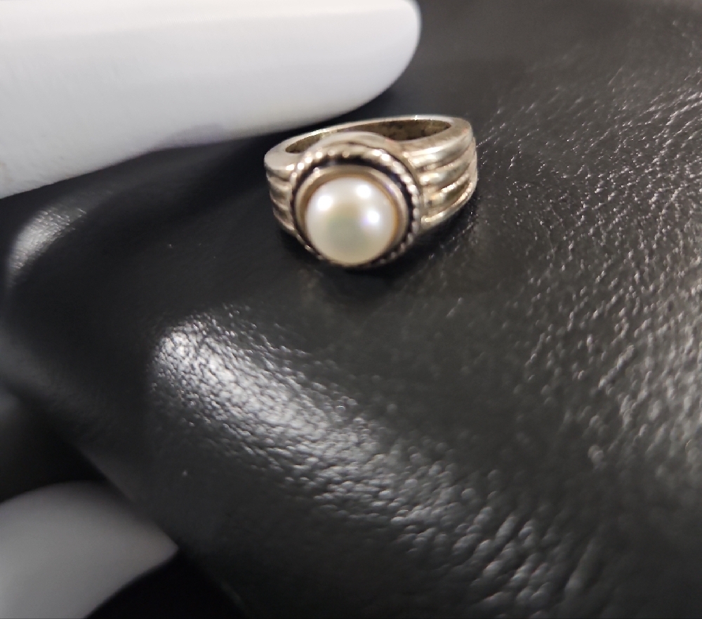 Genuine Pearl Ring in Silver Setting - Picture 6 of 10